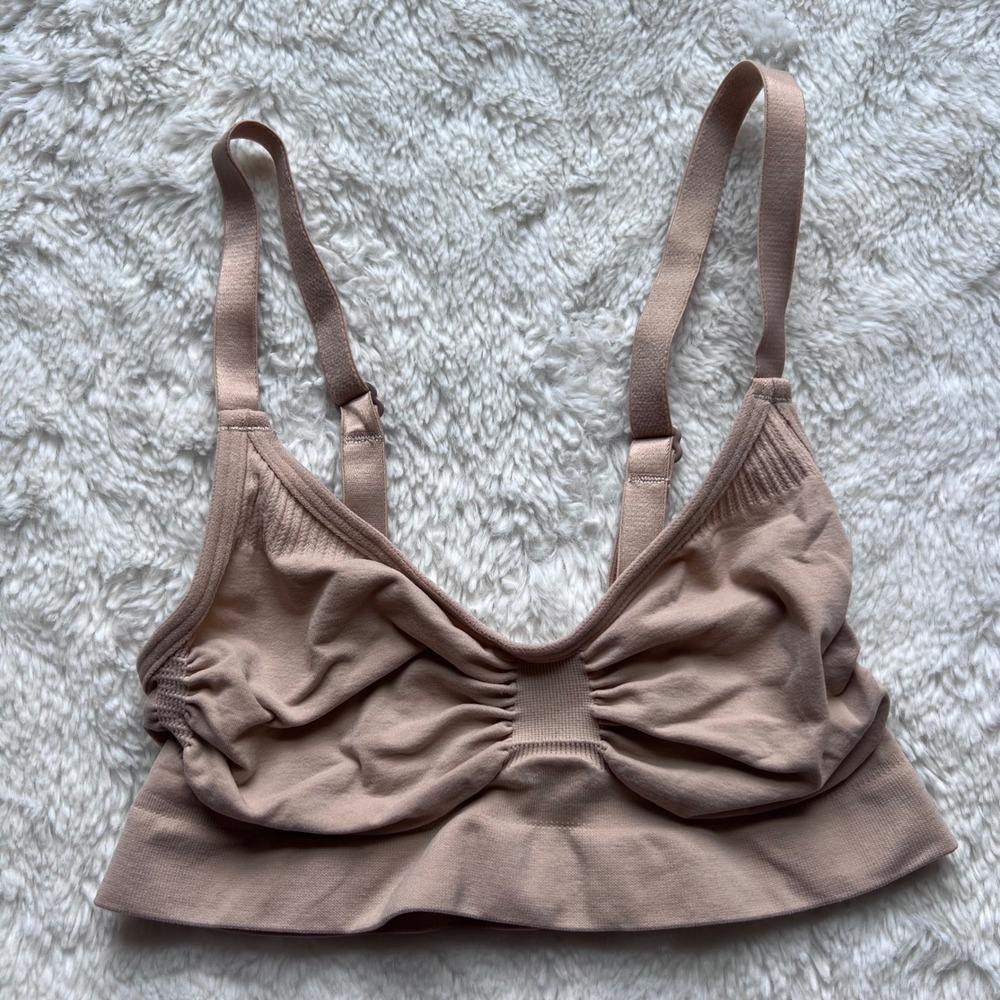SKIMS Sculpting Seamless Bralette XS Clay Nude Adjustable Straps Ruched Center
